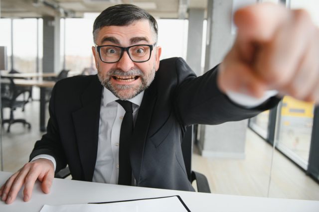 The Early Warning Signs of a Bad Customer: Weighing the Pros and Cons of Working with Them